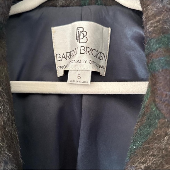 Elegant Black Wool Coat - Picture 4 of 5